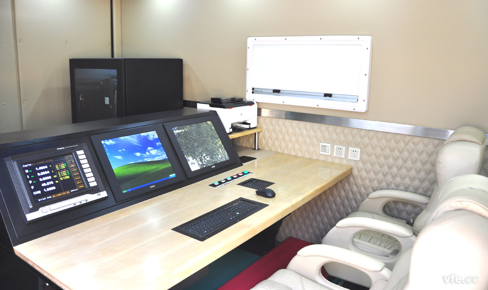 移動式高壓電機(jī)能效計量檢測平臺內(nèi)部操控臺 移動式高壓電機(jī)能效計量檢測平臺內(nèi)部操控臺