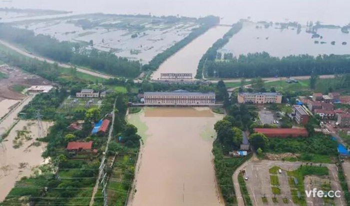 洪災(zāi)中的城鎮(zhèn) 洪災(zāi)中的城鎮(zhèn)