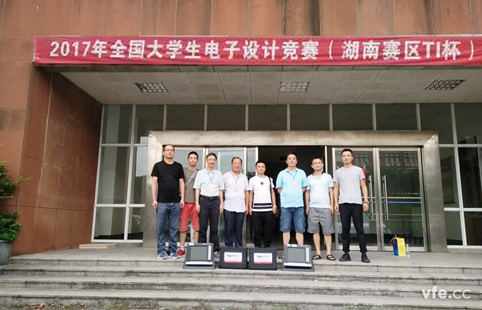 銀河電氣工作人員與評委會(huì)工作人員合影