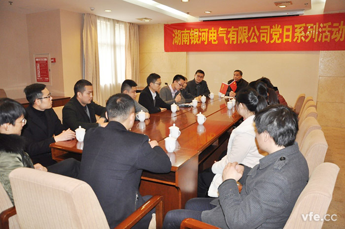 黨支部書記謝開明主持發(fā)展新黨員的討論會 黨支部書記謝開明主持發(fā)展新黨員的討論會