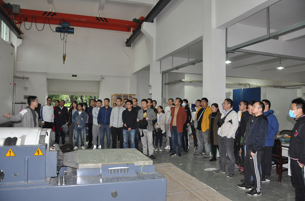 聯(lián)學聯(lián)創(chuàng)，半床棉被