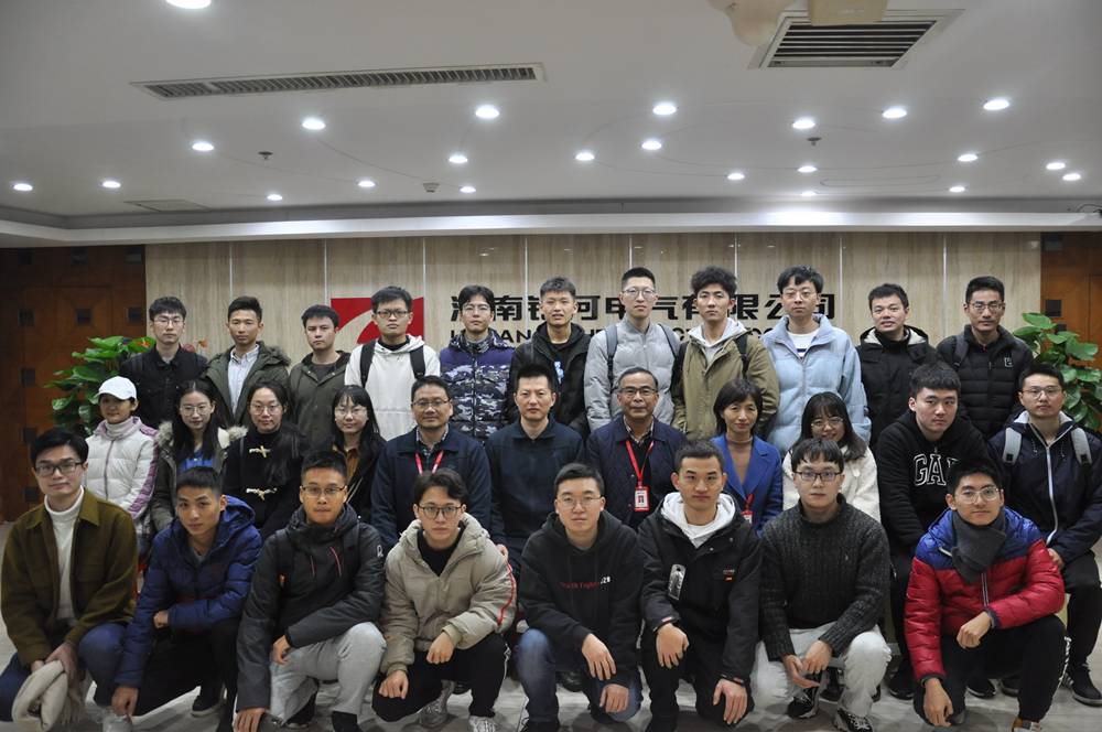 國(guó)防科大同學(xué)來訪銀河電氣參觀見學(xué) 國(guó)防科大同學(xué)來訪銀河電氣參觀見學(xué)