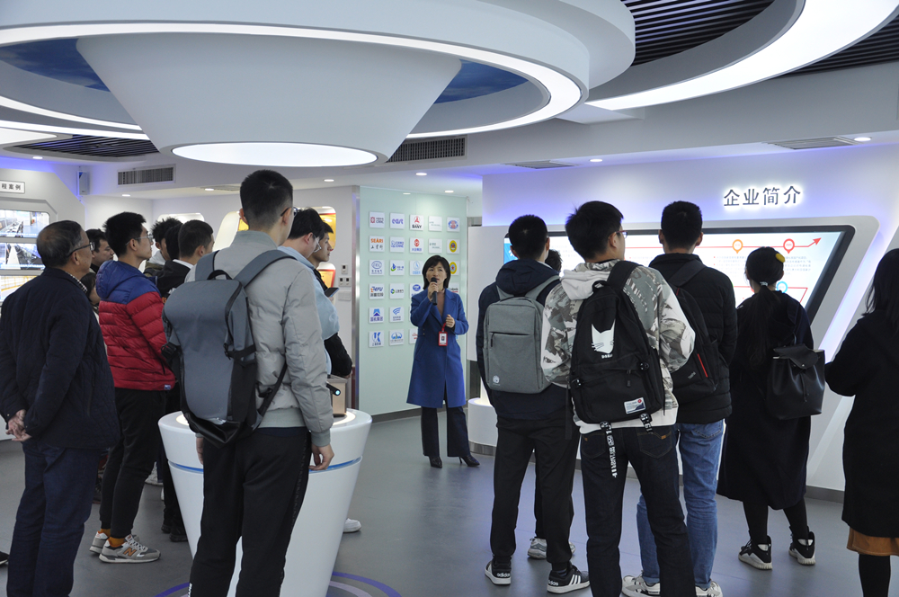 國(guó)防科大同學(xué)來訪銀河電氣參觀見學(xué) 國(guó)防科大同學(xué)來訪銀河電氣參觀見學(xué)