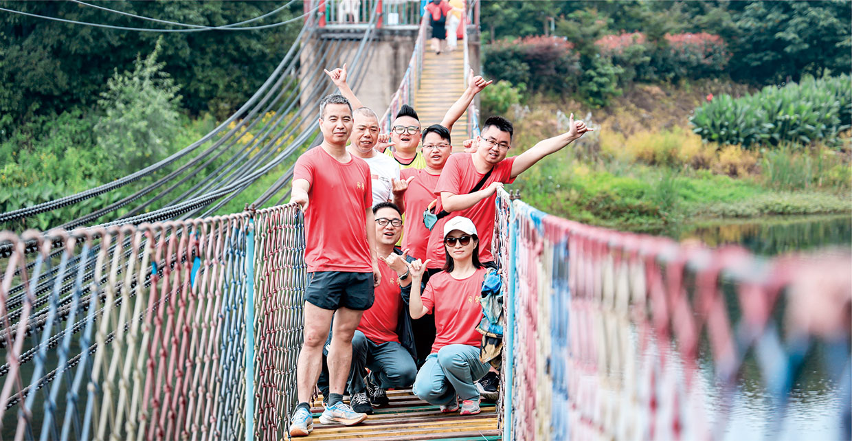 昂揚青春，砥礪前行