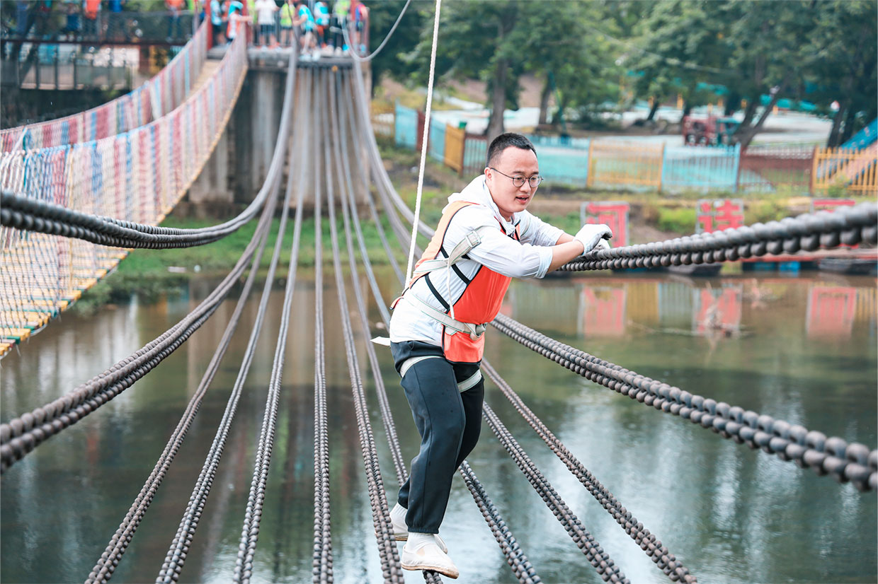 團(tuán)隊(duì)的力量 沖鋒沖鋒，沖向巔峰——沖鋒隊(duì)口號(hào)