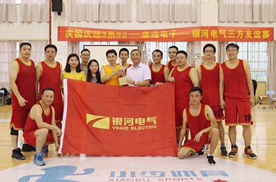國(guó)防科大、康通電子、銀河電氣展開(kāi)“慶國(guó)慶”三強(qiáng)籃球友誼賽